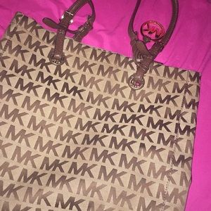 Michael kors logo tote